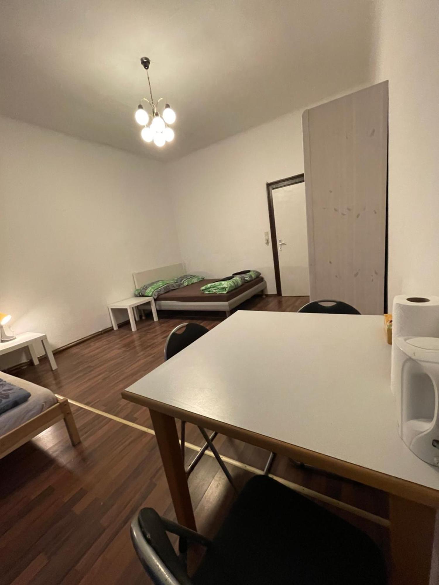 U6 Schoepfwerk Hostel 11 Vienna Esterno foto